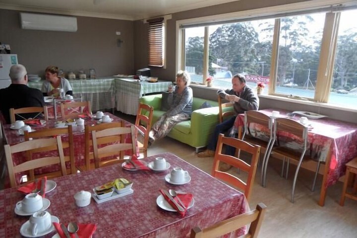Dining 33 of 43
