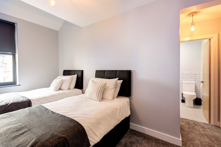 Room 8 of 62