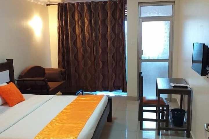 Room 9 of 20