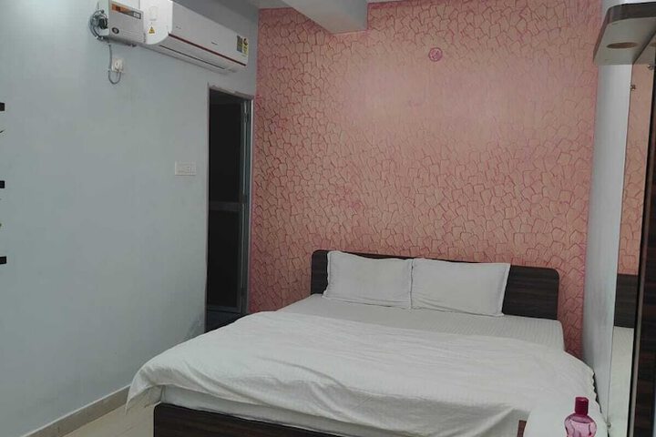 Room 26 of 38