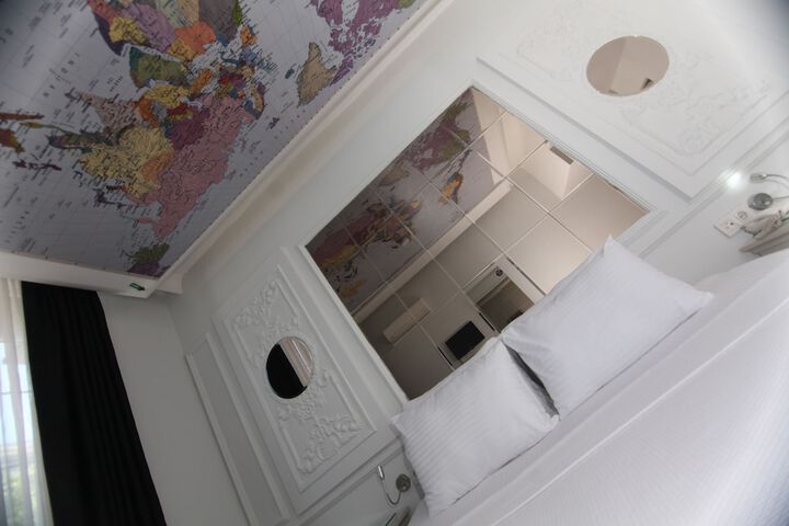Room 12 of 25