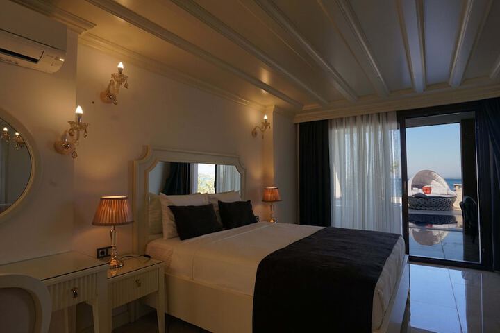 Room 2 of 107