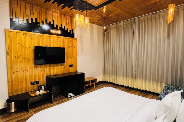 Room 8 of 20