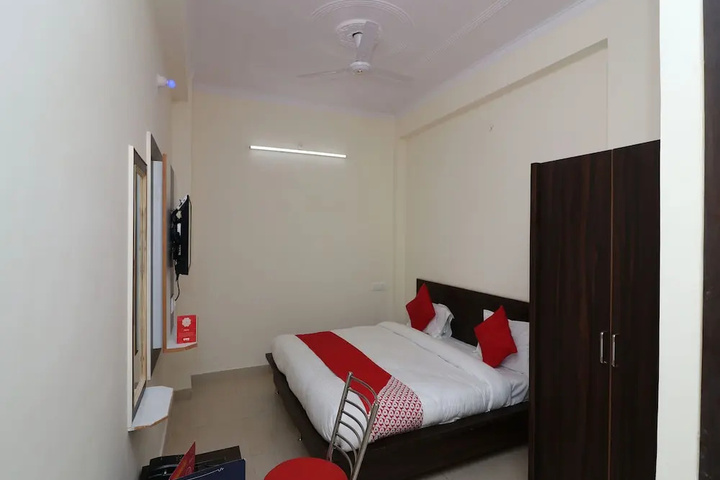 Room 3 of 12