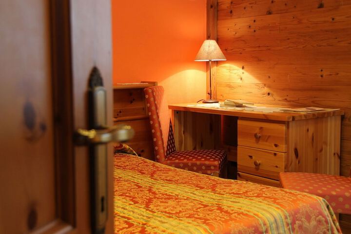 Room 8 of 27