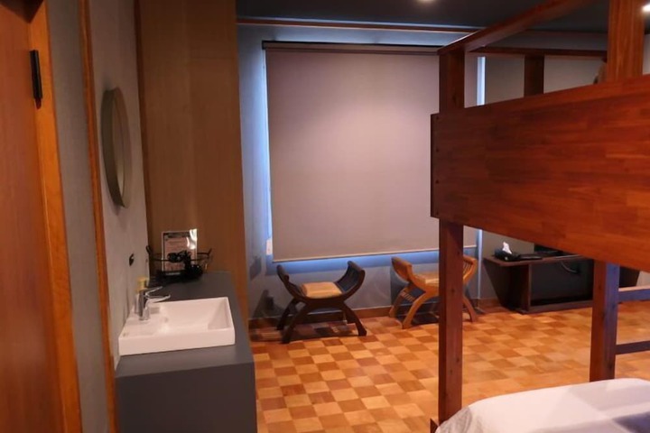 Room 11 of 60
