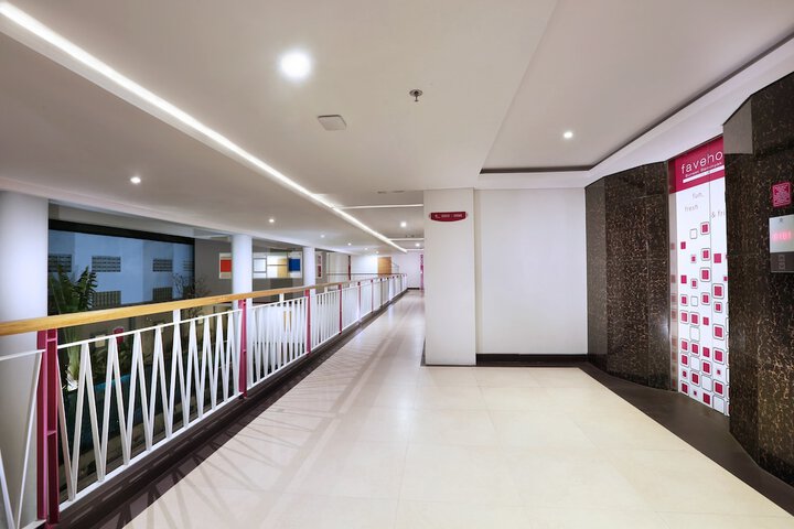 Ballroom/Hall 22 of 25
