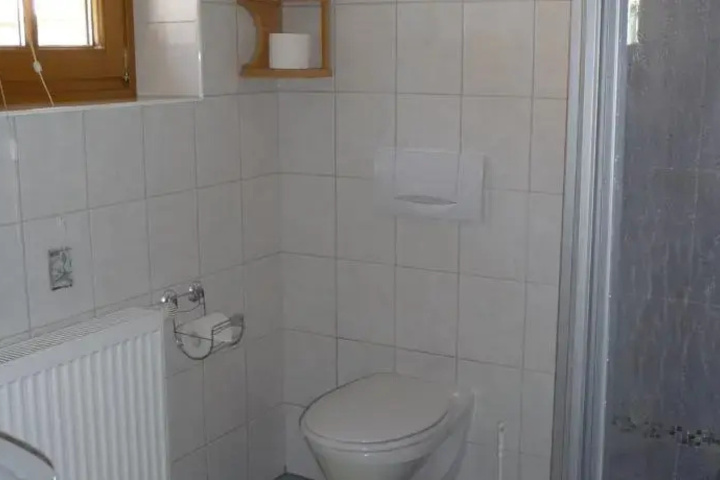 Room 7 of 9