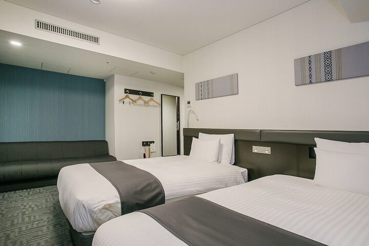 Room 28 of 64