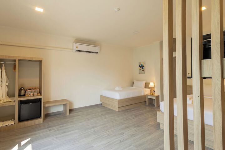 Room 25 of 47