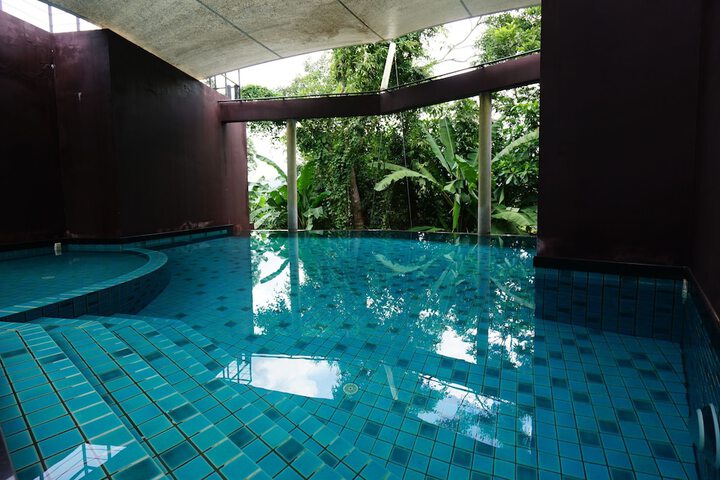 Pool 26 of 40