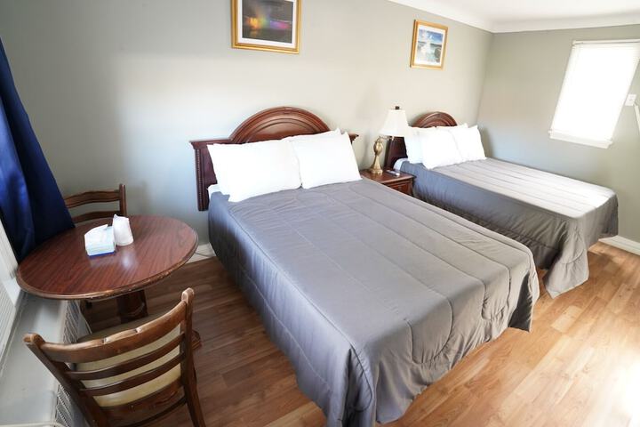 Deluxe 2 Queen Beds (12 of 17)