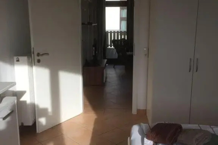 Room 4 of 16