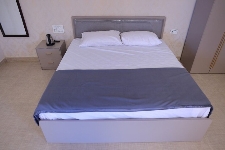 Room 2 of 39