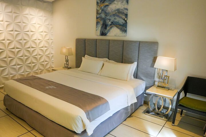 Room 18 of 90