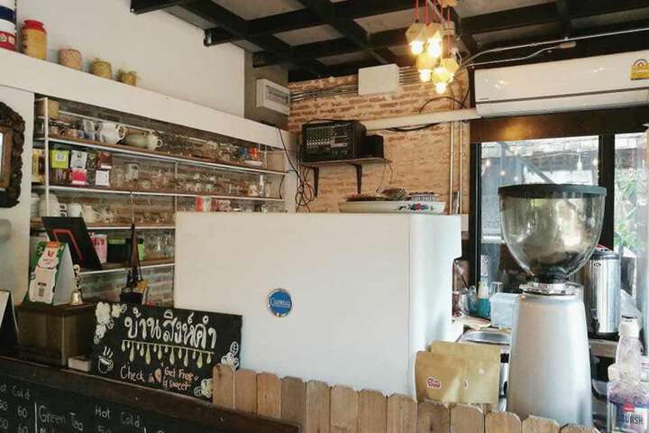 Check-in/check-out kiosk