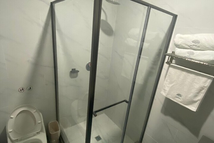 Room 8 of 9