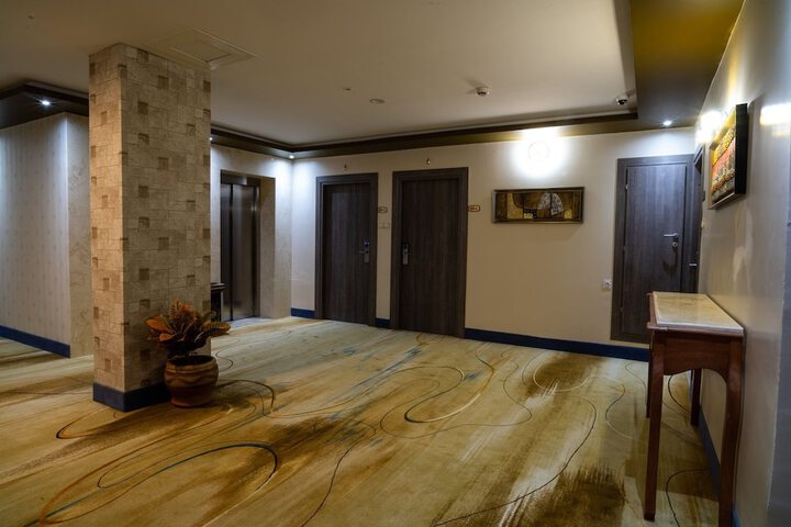 Ballroom/Hall 19 of 21