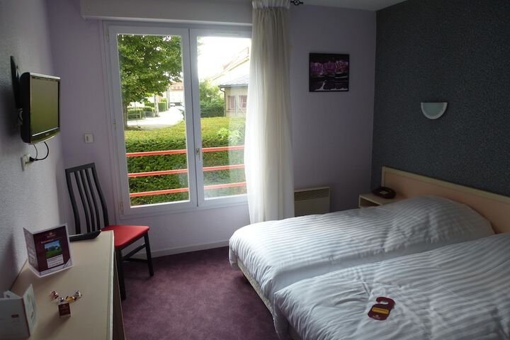 Room 14 of 33