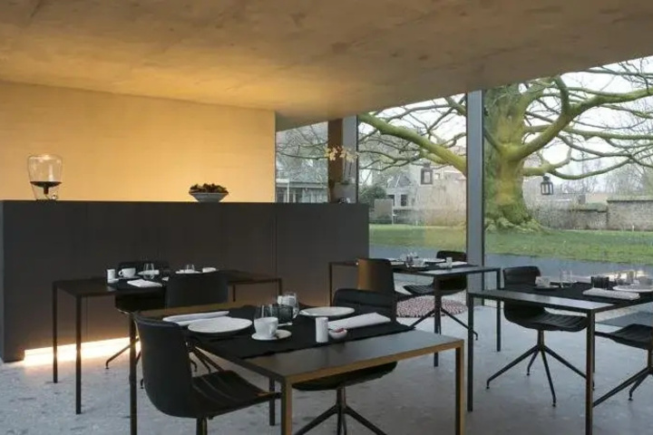 Dining 18 of 24