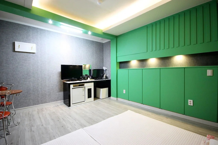 Room 16 of 21