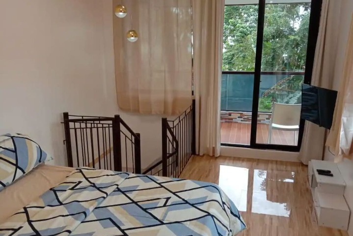 Room 4 of 49