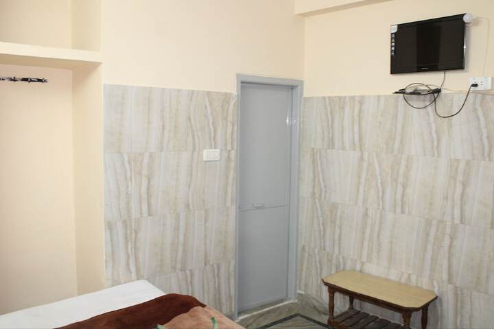 Room 10 of 20