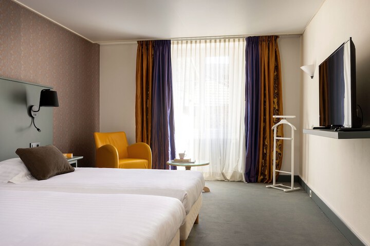 Room 9 of 23