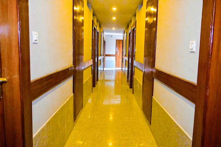 Ballroom/Hall 21 of 24