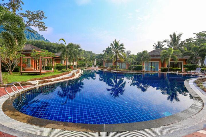 Hotel Pool