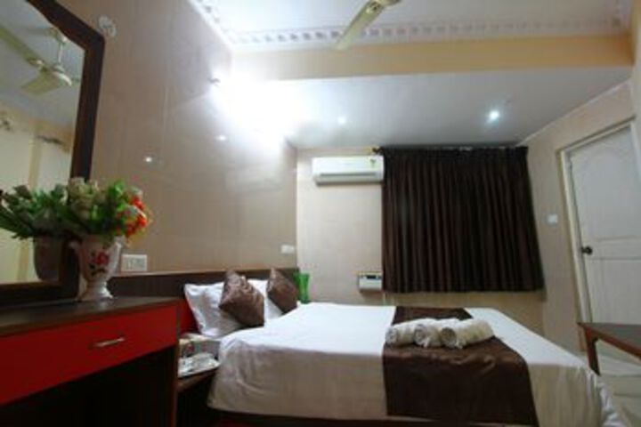 Room 8 of 15
