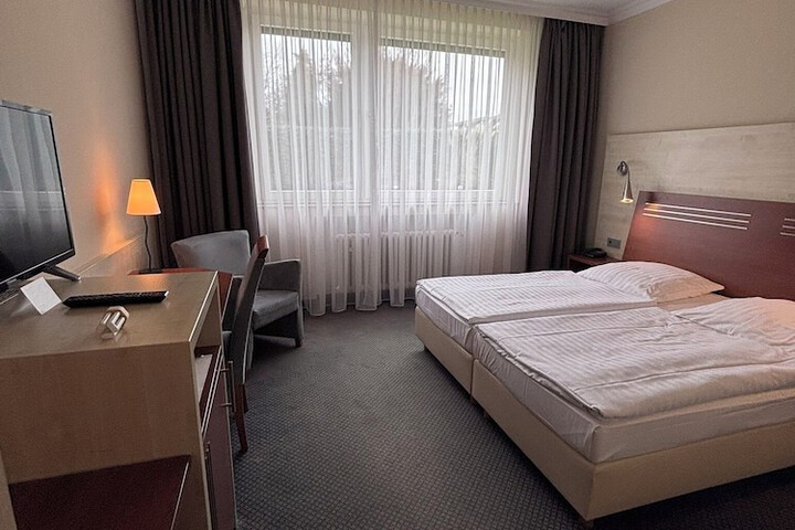 Room 27 of 81