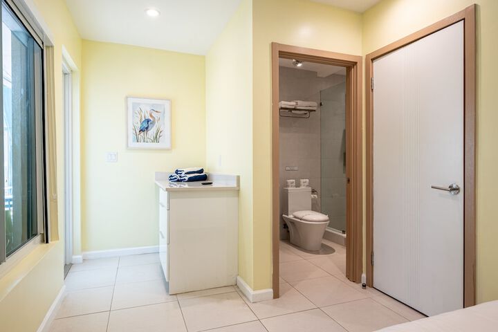 Room 4 of 76