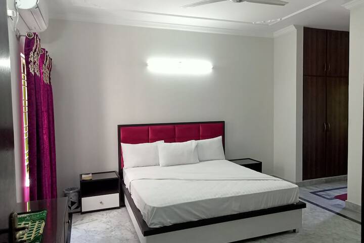 Room 4 of 14