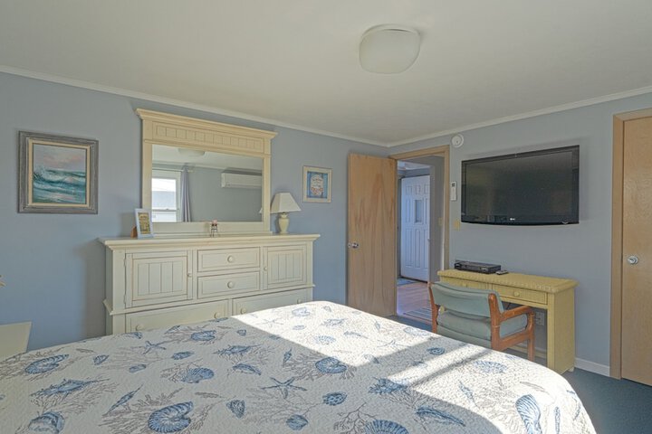 Room 105 of 663