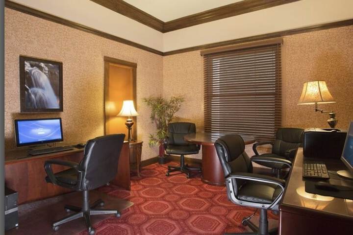 Business Center 11 of 12