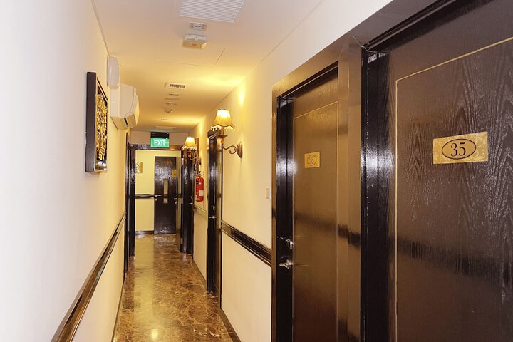 Ballroom/Hall 40 of 47