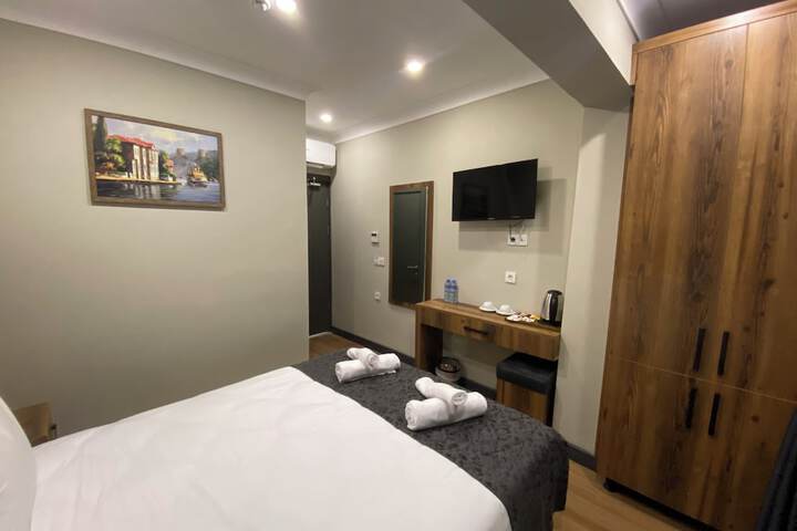 Room 42 of 99