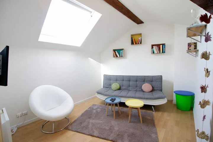 Room 4 of 7