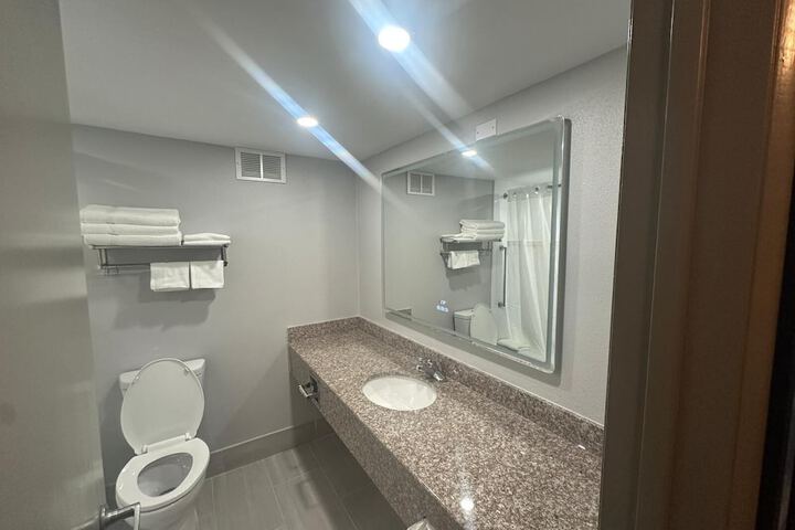 Room 8 of 27