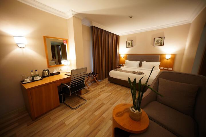 Room 35 of 163