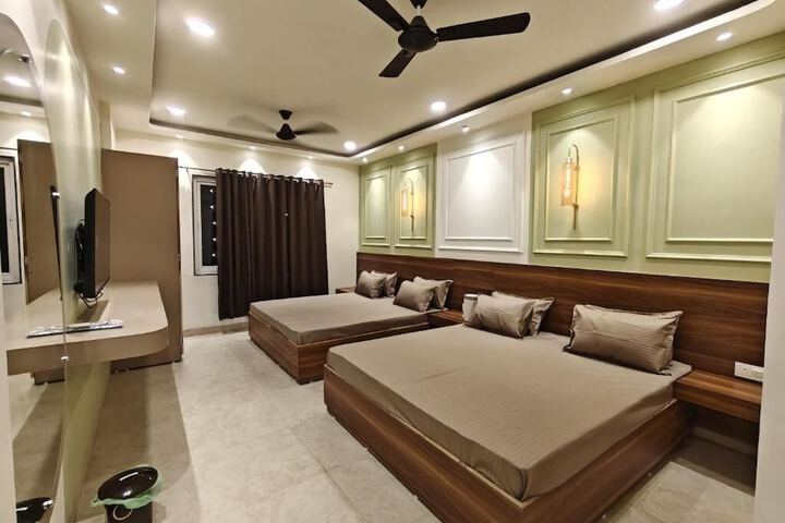 Room 4 of 10