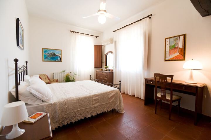 Room 3 of 37
