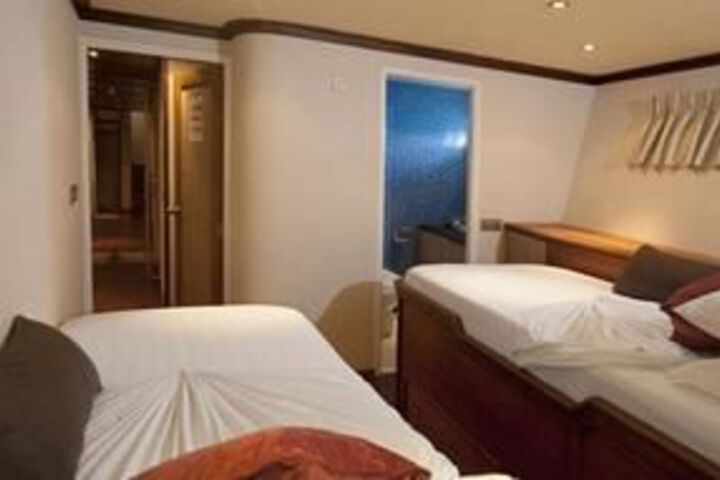 Room 3 of 33