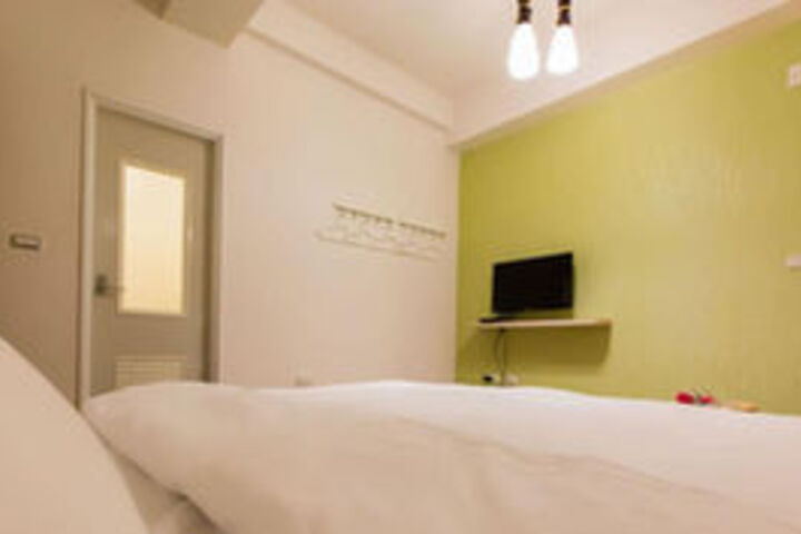 Room 10 of 14