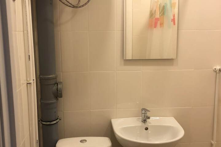 Room 9 of 12