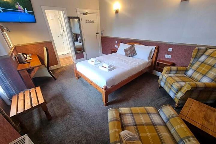 Room 2 of 28
