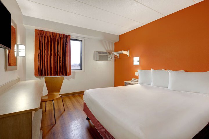 Room 8 of 25