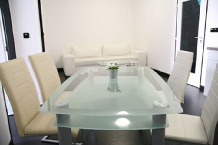 Room 99 of 275