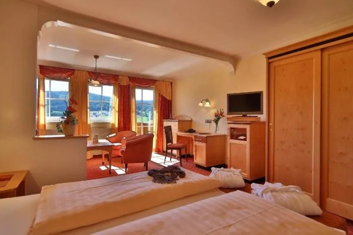 Room 4 of 37